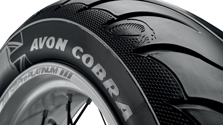 Avon Cobra tire