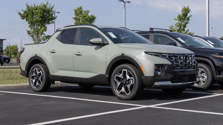 Hyundai Santa Cruz in a parking space.