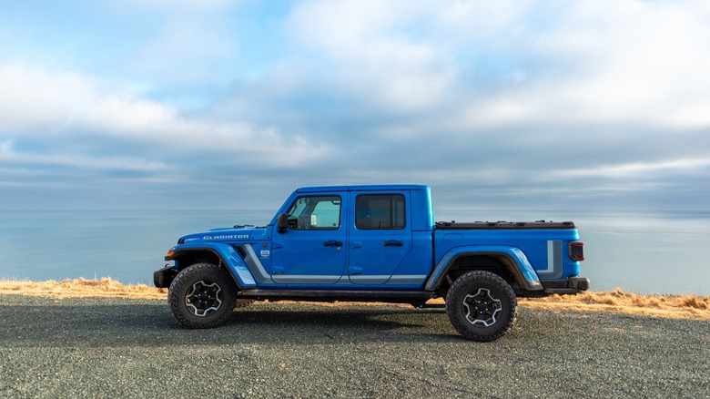 Jeep Gladiator sitting by the ocean