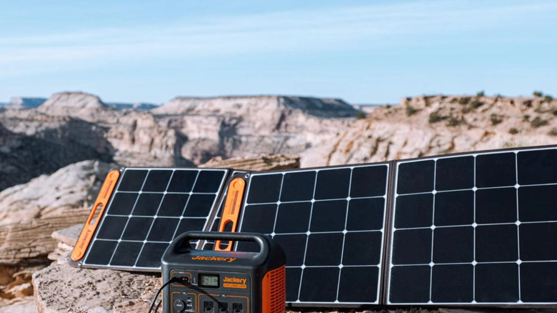 Jackery portable power station and solar panels