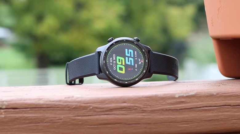 The Mobvoi TicWatch 3 Pro with a rubber band