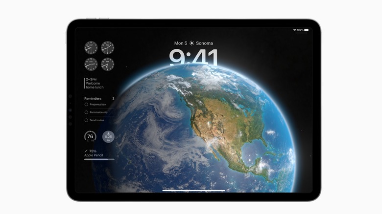  iPadOS 17 lock screen with widgets