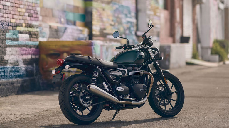 Triumph Speed Twin 900 parked on concrete