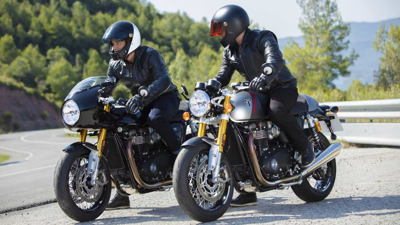 Two riders on Triumph New Thruxton RS