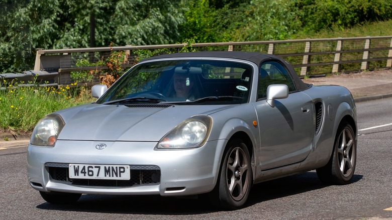 Toyota MR2 Spyder, silver