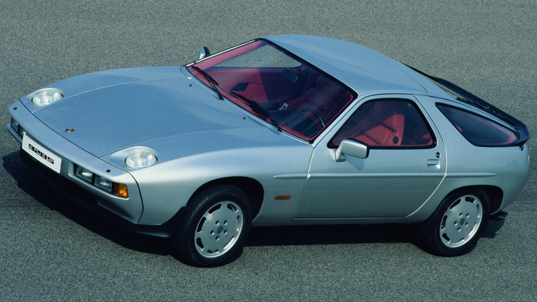 A silver Porsche 928.