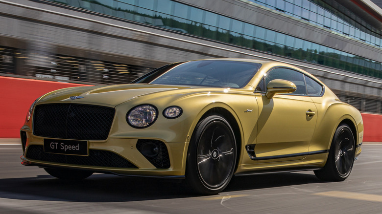 Front 3/4 view of Bentley Continental GT Speed