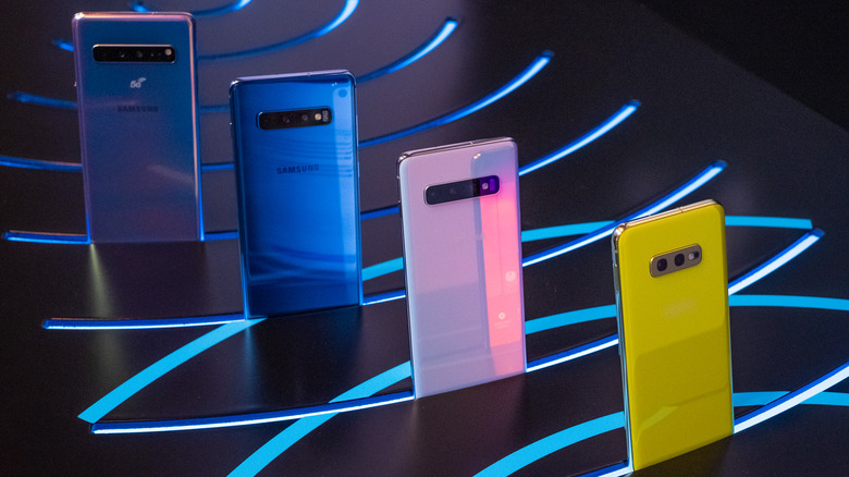 samsung galaxy s10 series smartphones in different colors