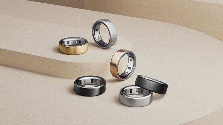 Different styles of Oura Ring 4, including gold, titanium, bronze, and black