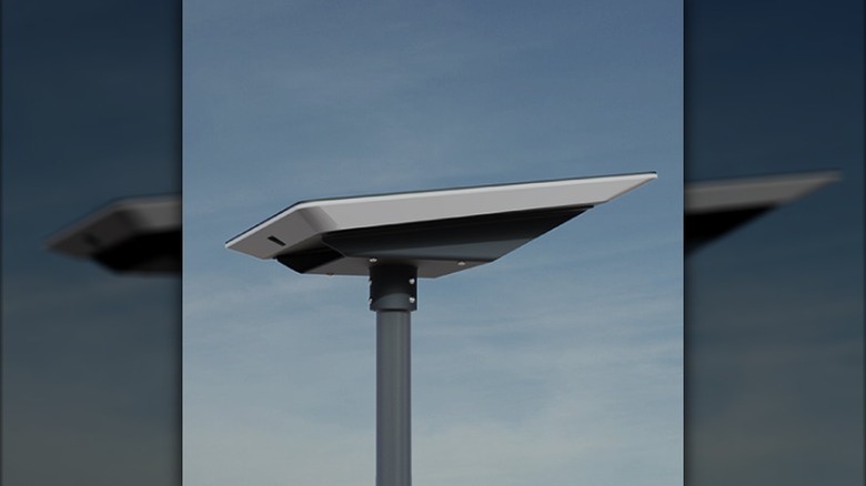 High Performance dish mounted on pole