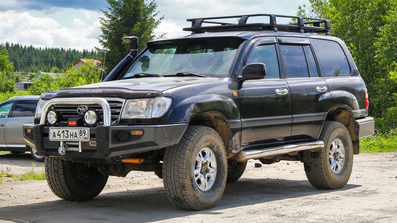 black toyota land cruiser j100