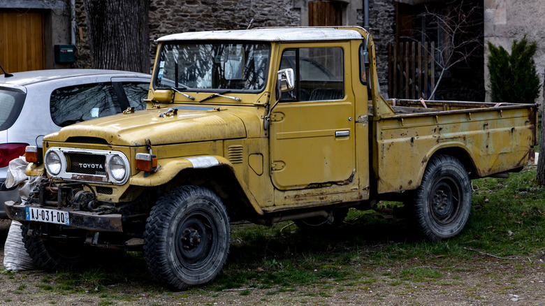 mustard yellow j20 toyota land cruiser