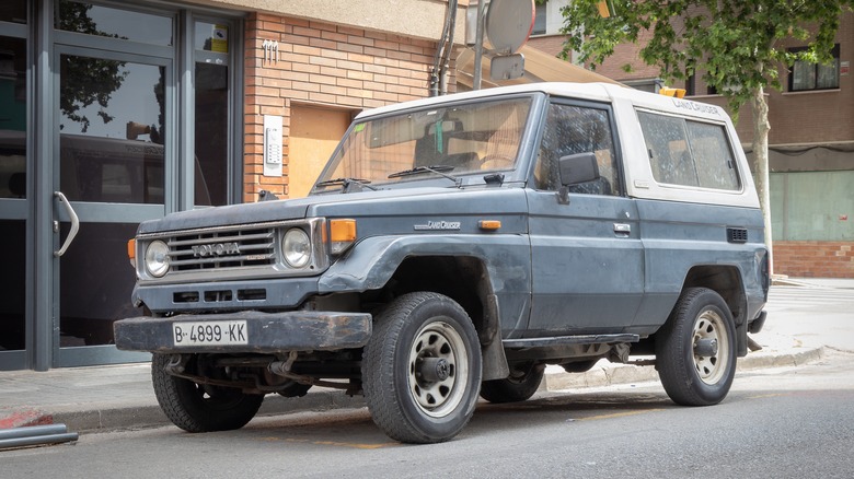 dusty toyota land cruiser j70