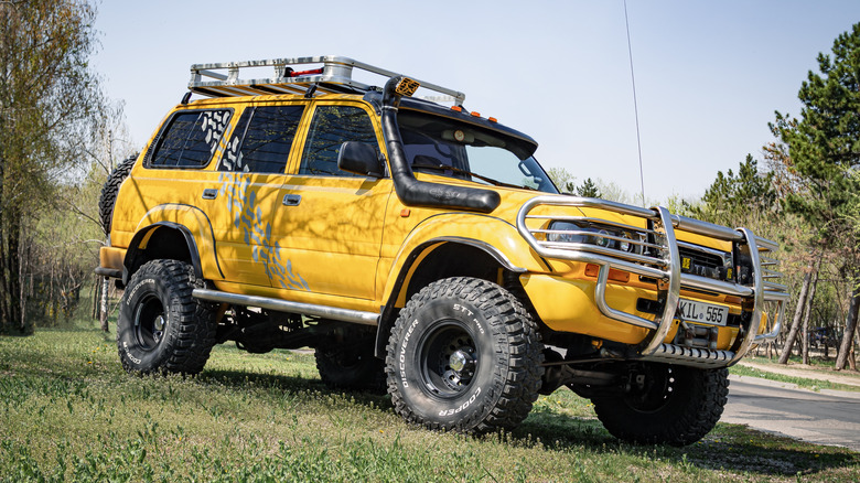 yellow toyota land cruiser j80