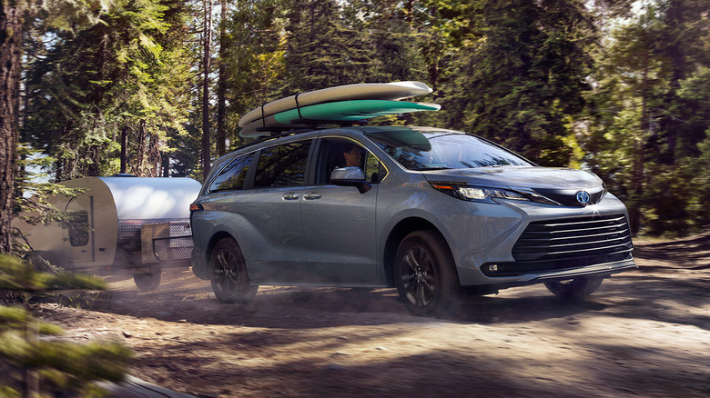 2024 Toyota Sienna Woodland Edition with trailer