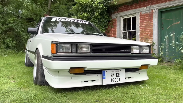 White Toyota Carina GT-TR Twin Cam front end