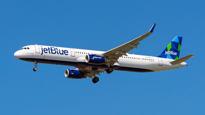 jetblue plane in flight