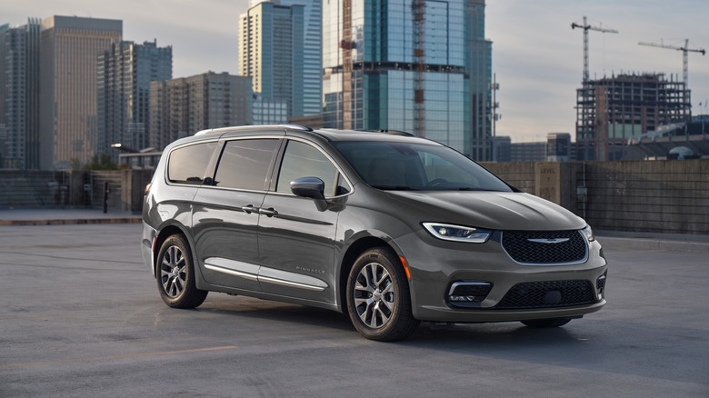 Chrysler Pacifica Hybrid Minivan