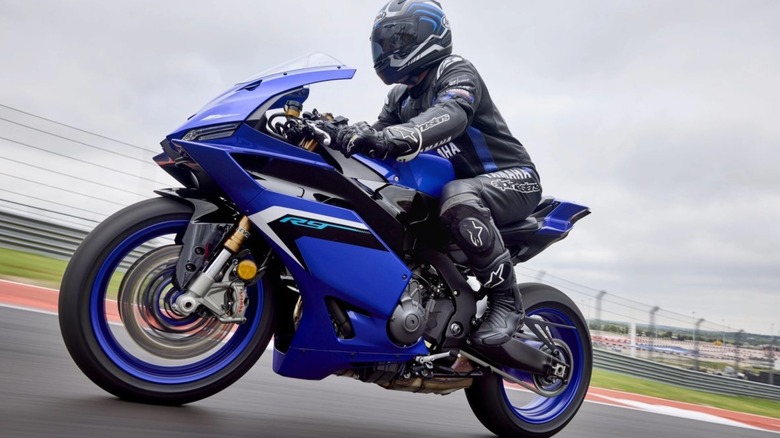 Yamaha YZF-R9 in motion