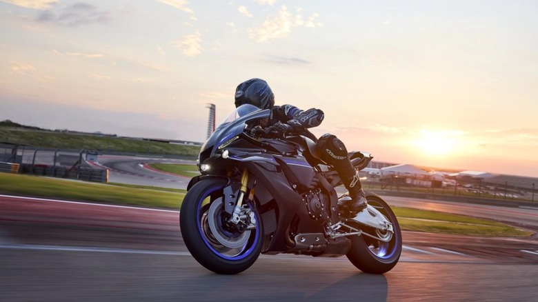 Black Yamaha YZF-R1M on track