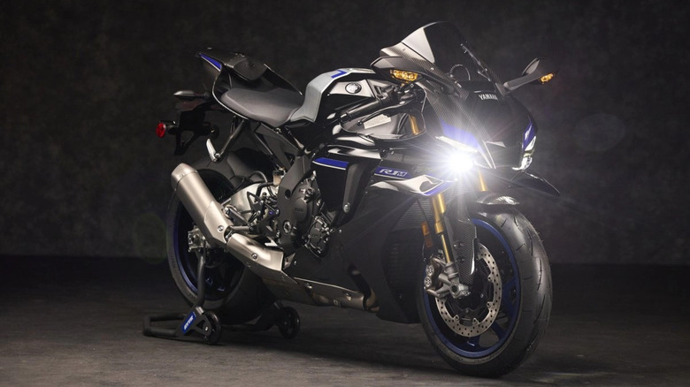 Black Yamaha YZF-R1M studio photo