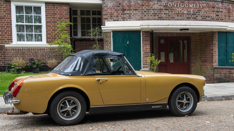 Rear 3/4 view of MG Midget