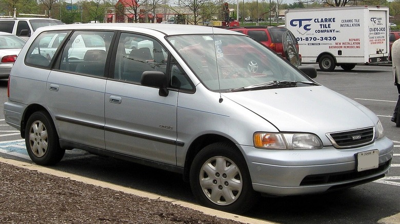 Isuzu Oasis minivan