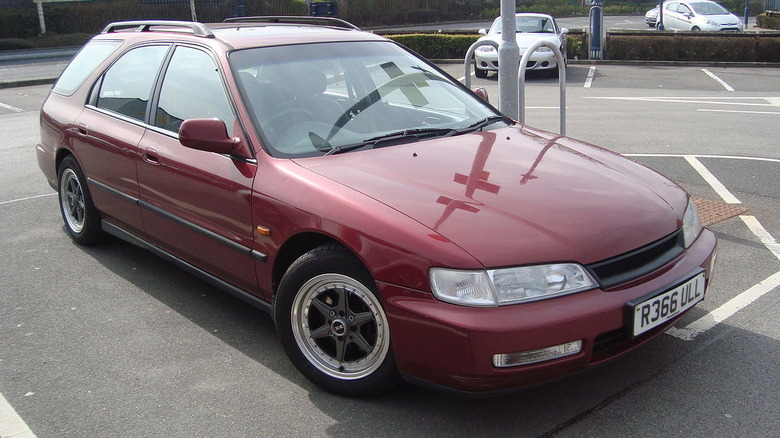 Honda Aerodeck in parking lot