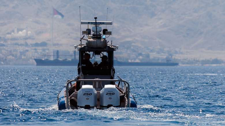 honda outboard motor engine police boat