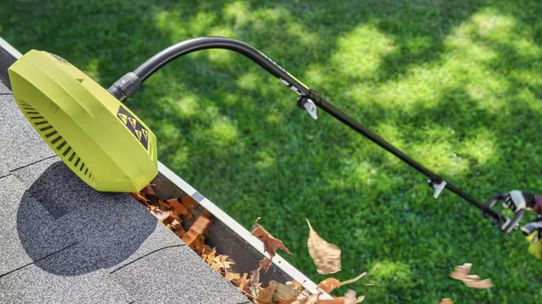 cleaning gutter with gutter blower