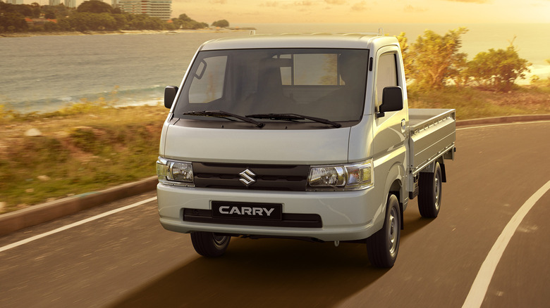 Suzuki Carry on road