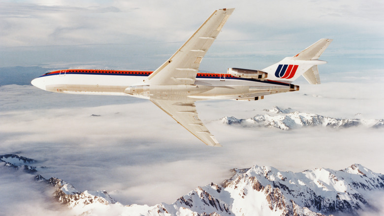 727 flying over mountains