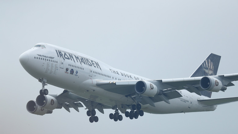 The Boeing 747 Ed Force One flying