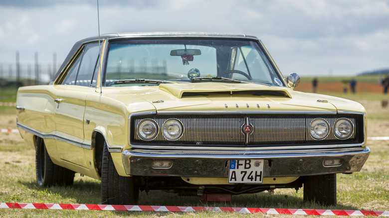 Dodge Coronet 440 front end parked