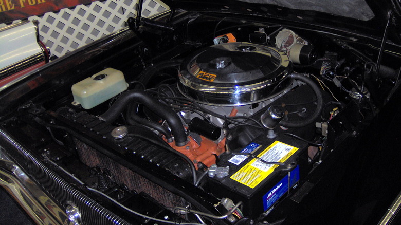 Dodge Charger 426 Hemi engine bay