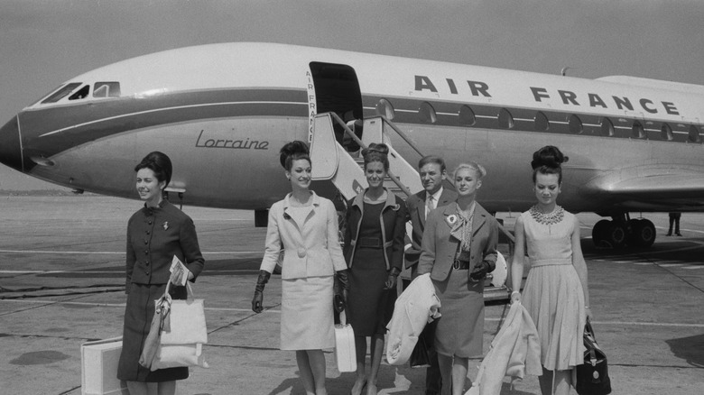 Passengers disembarking a Caravelle III