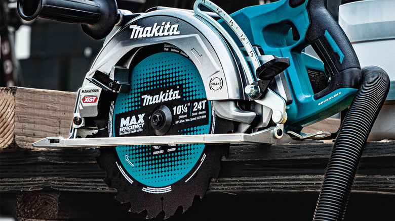 Makita circular saw ready to be used