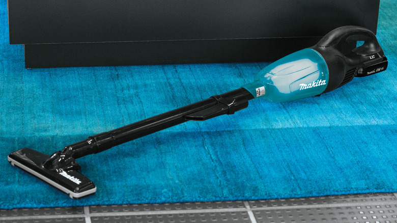 Makita stick vacuum on carpet