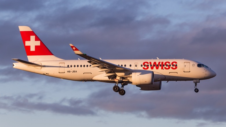 Swiss A220 landing