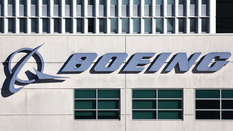 Boeing logo with logo similar to McDonnell Douglas