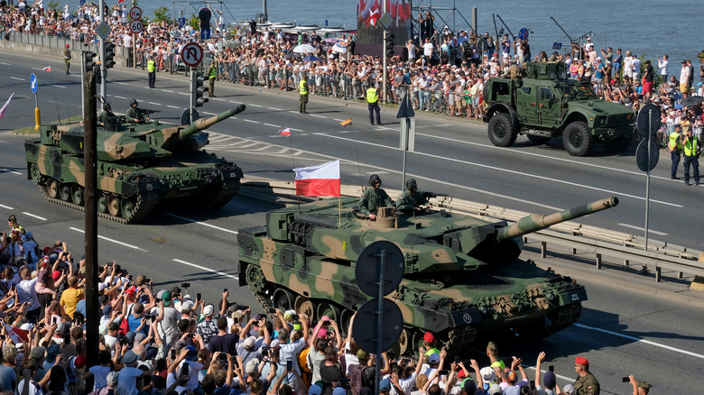 leopard 2 tanks in polish parade 