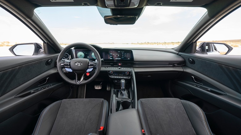 2021 Hyundai Elantra interior