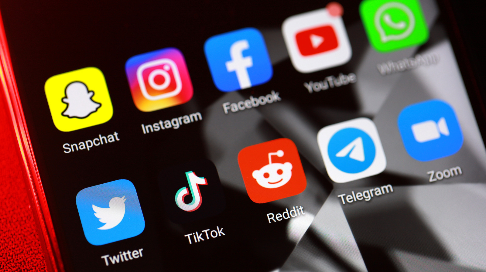 Facebook Vs. Twitter: Which Is The Worst Social Media App? – SlashGear Survey