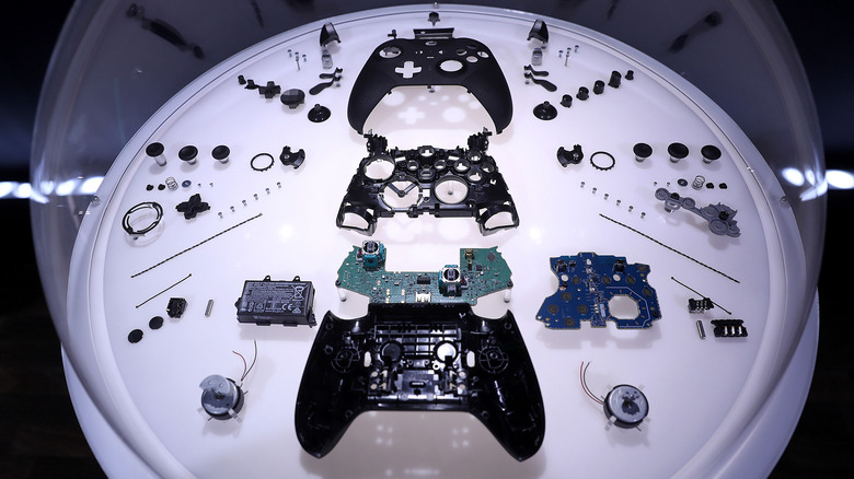 Xbox Elite Series 2 components