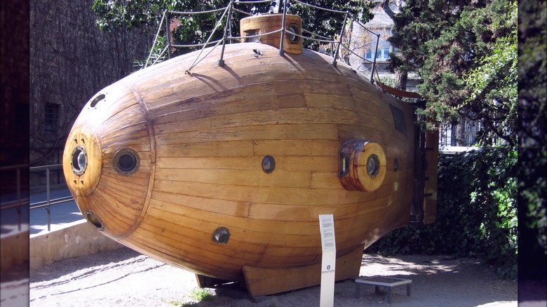 Replica of Ictíneo I submarine