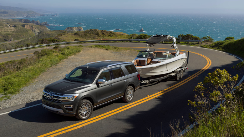 Ford Expedition towing boat 