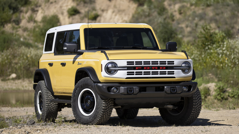 Front 3/4 view of Ford Bronco Big Bend with Heritage Package