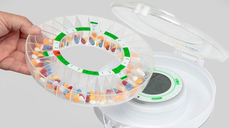 Live Fine automatic pill disenser tray