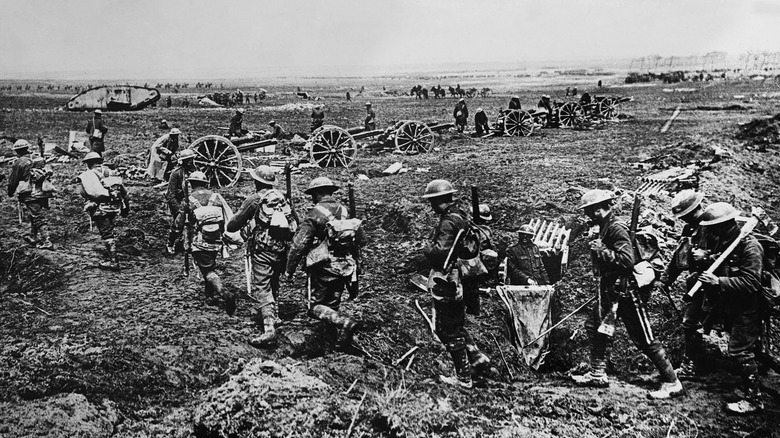 World War I troops moving