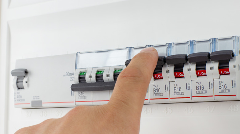 Activating switches on a circuit breaker